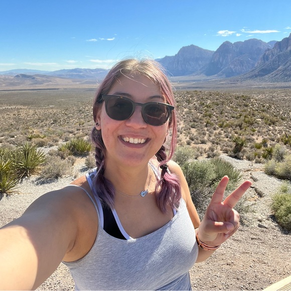 Meet your Posher! - Picture 2 of 10